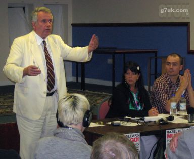 Martin Bell speaking at the 'Hazel Must Go' meeting in Eccles on 16 September 2009