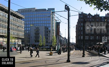 Tram platforms, St. Peter's Square, April 2007