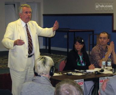 Martin Bell speaking at the 'Hazel Must Go' meeting in Eccles on 16 September 2009